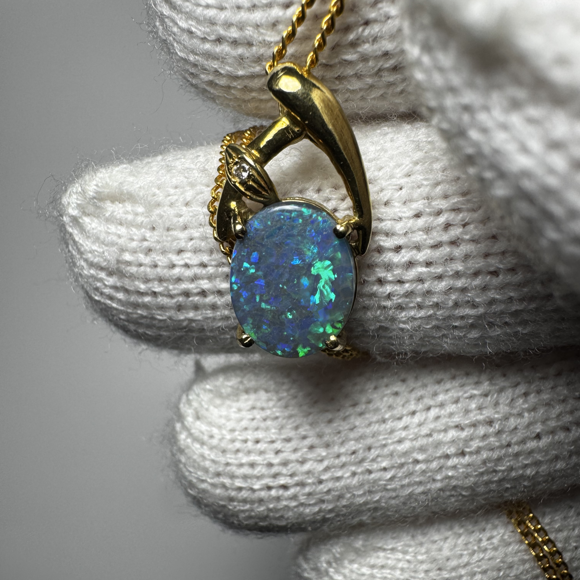 2.00 ct Solid Black Opal set in 18k Gold Pendant, Genuine Trilliant Diamond
