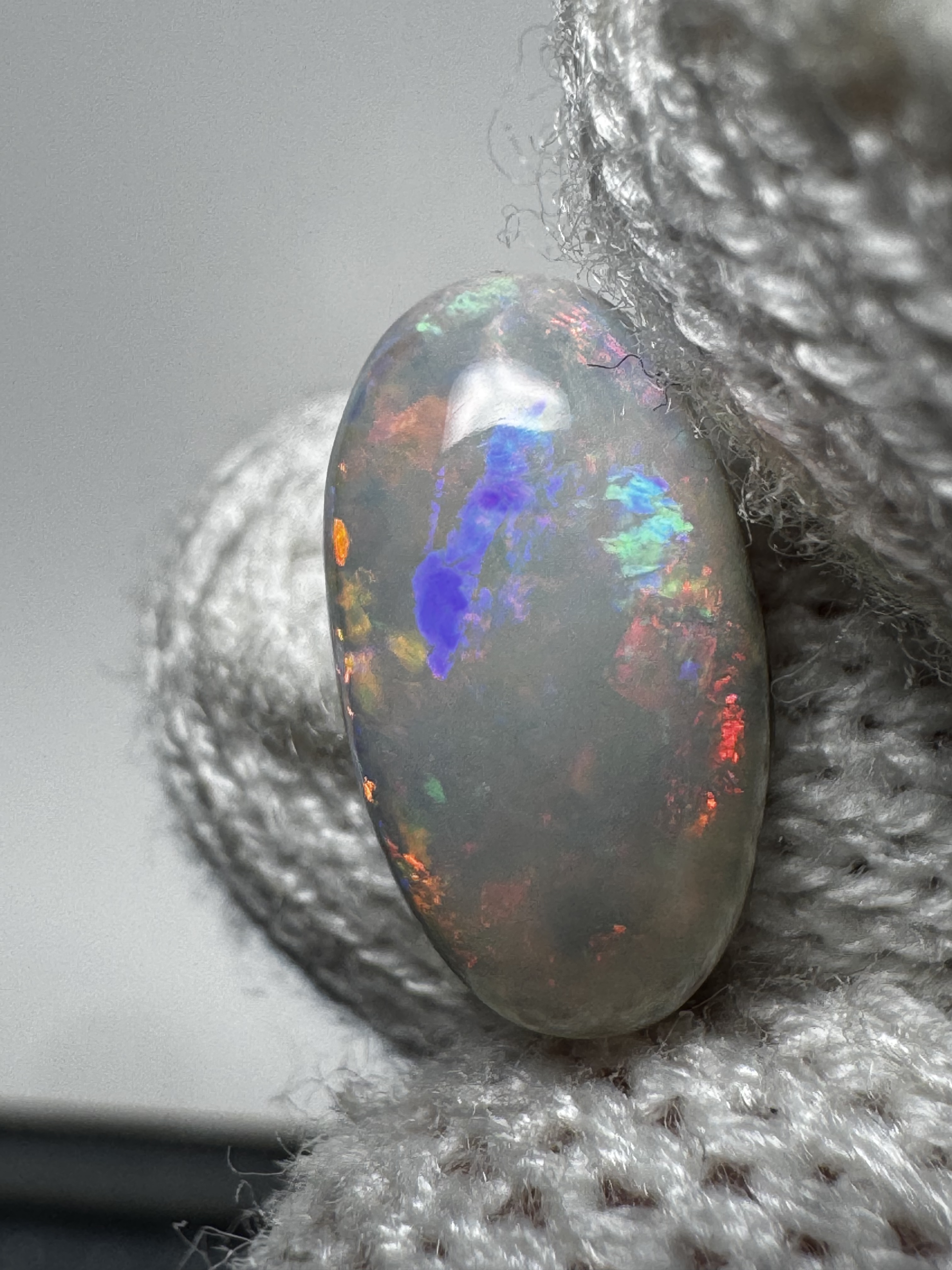 2.60 ct Oval Dark Opal - Image 2