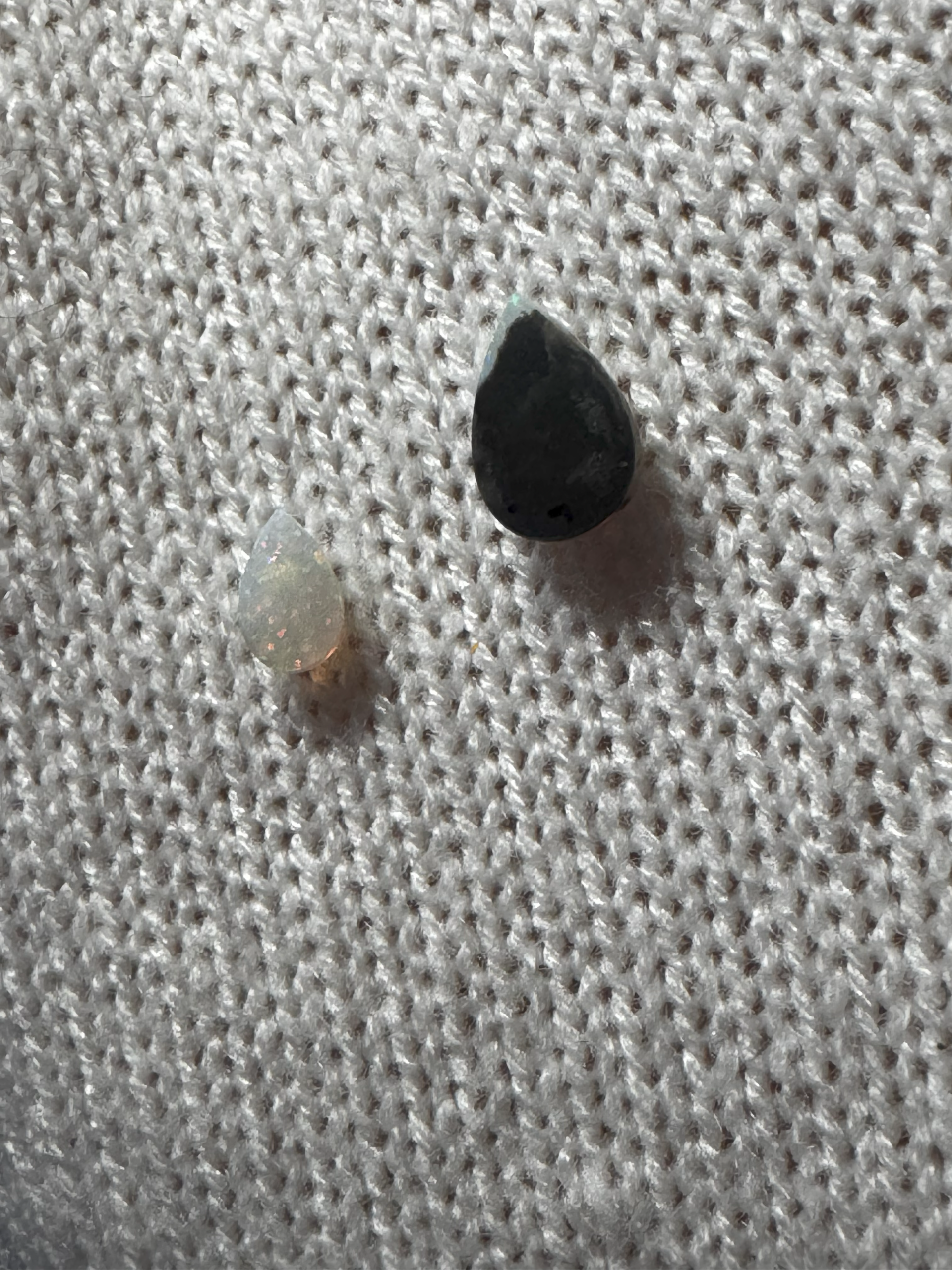 1.23 ct (Combined) Dark and Clear Crystal Opal Set from Mintabie, AU - Image 2