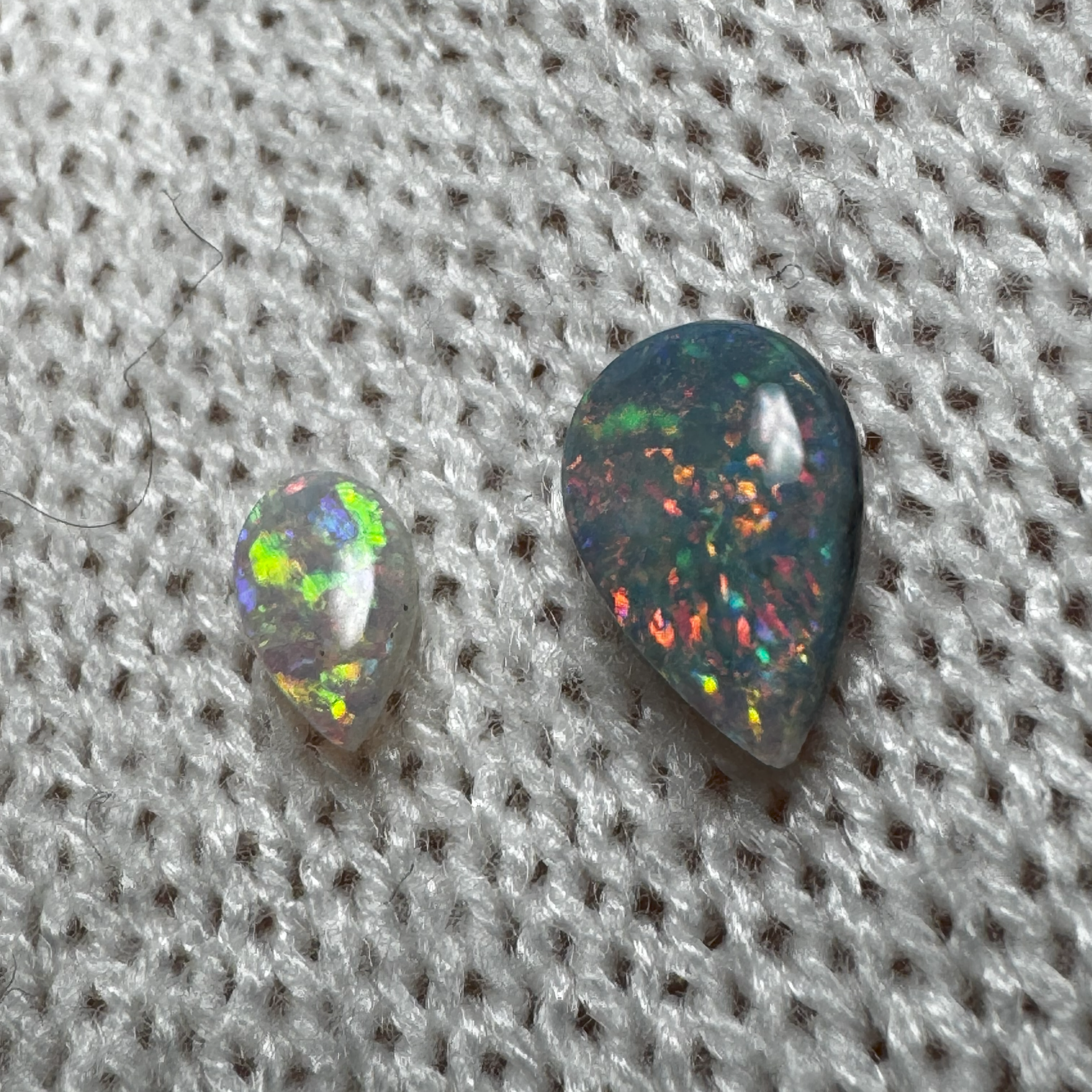 1.23 ct (Combined) Dark and Clear Crystal Opal Set from Mintabie, AU