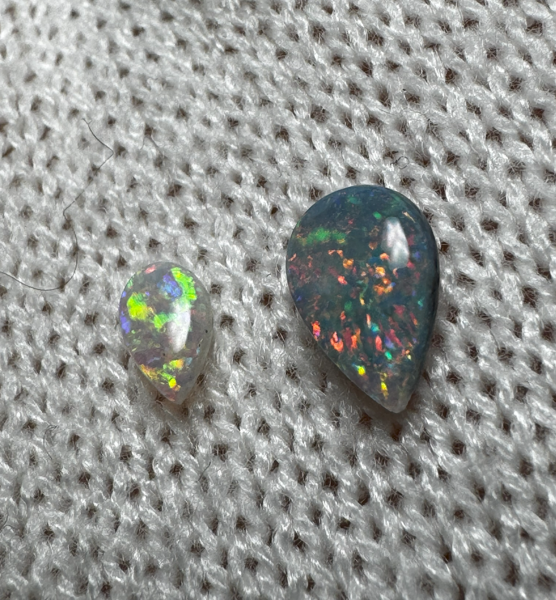 1.23 ct (Combined) Dark and Clear Crystal Opal Set from Mintabie, AU