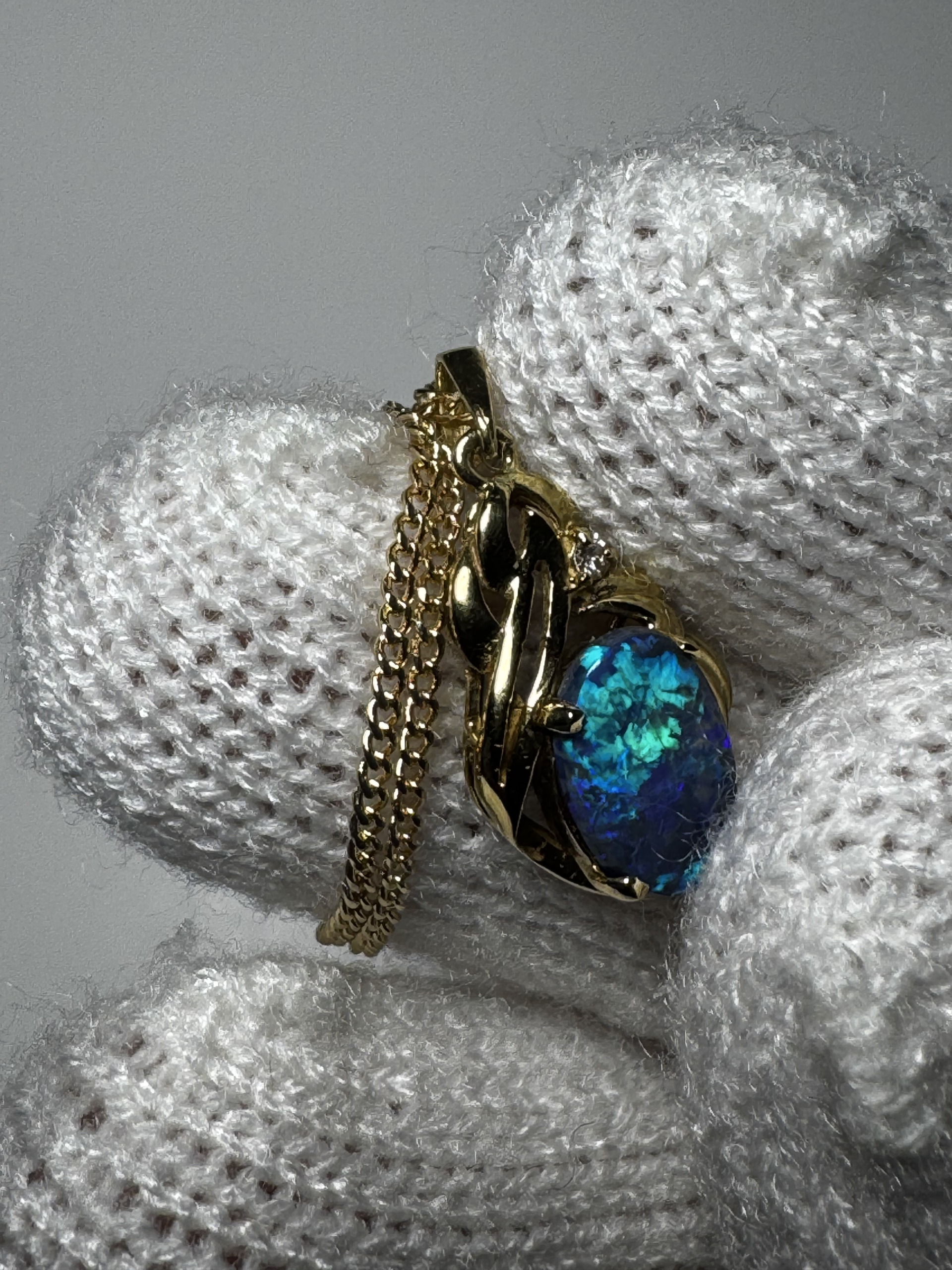 2.00 ct Solid Black Opal Pendant set in 18k Gold Pendant, Genuine Diamond - Image 2