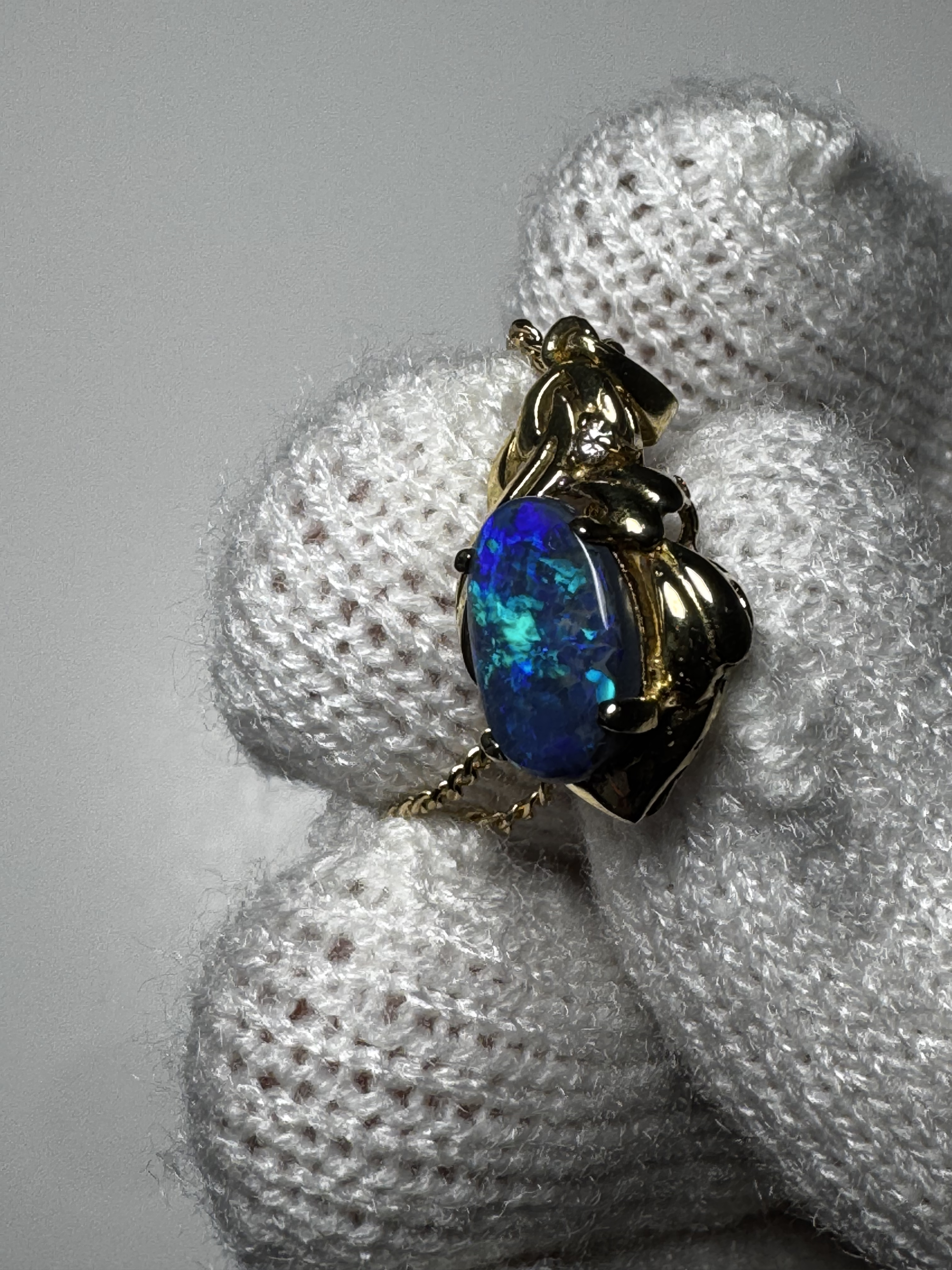 2.00 ct Solid Black Opal Pendant set in 18k Gold Pendant, Genuine Diamond - Image 3